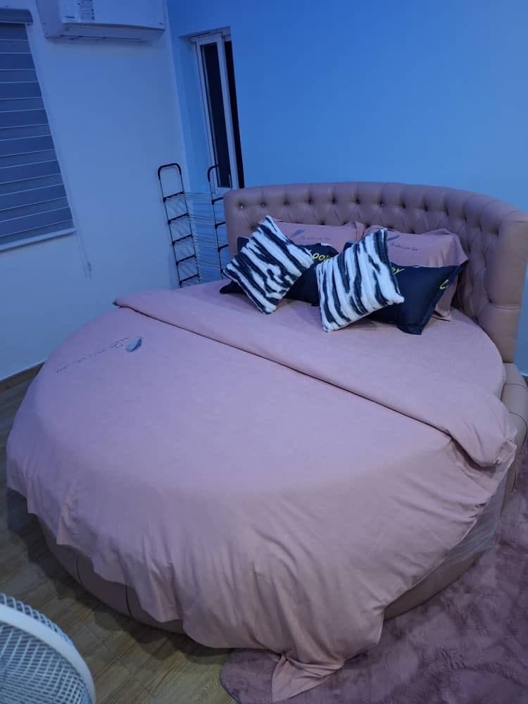 Modern round bed
