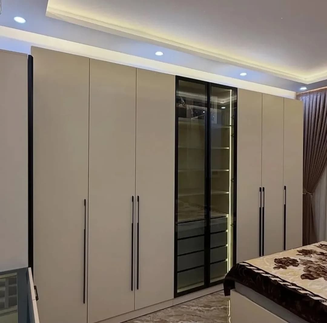 Luxury Floor-to-Ceiling Wardrobe with Illuminated Glass Display Cabinet